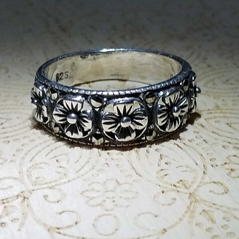 925 Sterling Marcasite Flower Band, S 6.5